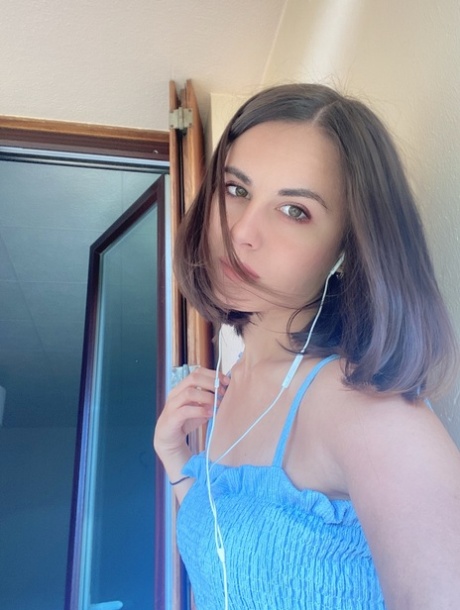 Escorts Services 9990644489) Call Girls In Kashmiri Gate Delhi