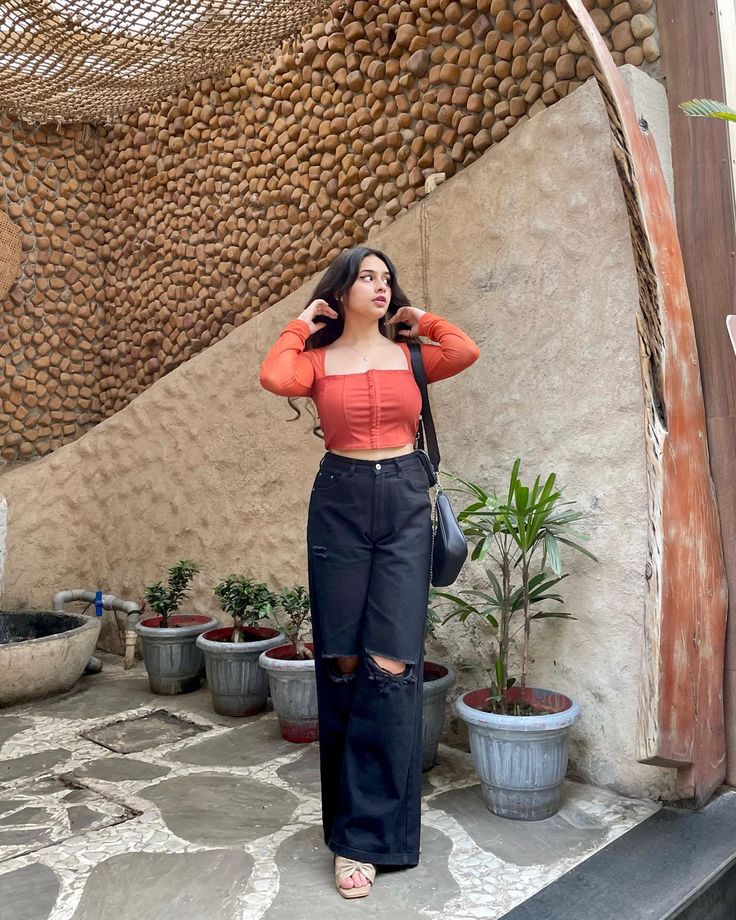 Call Us ⇆ 9643900018 ⇆ Call Girls In Sarojini Nagar