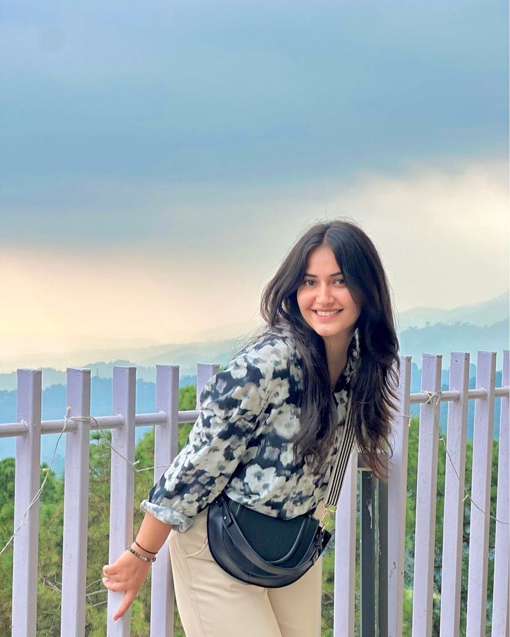 Call Us ⇆ 9643900018 ⇆ Call Girls In Amar Colony