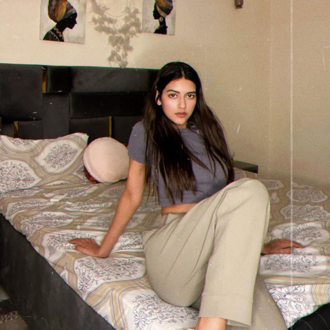 Call girls in Sector 23, Noida 9990233396 Escorts service