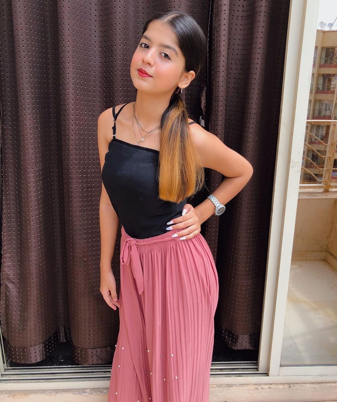 Call girls in Sector 14, Noida 9990233396 Escorts service