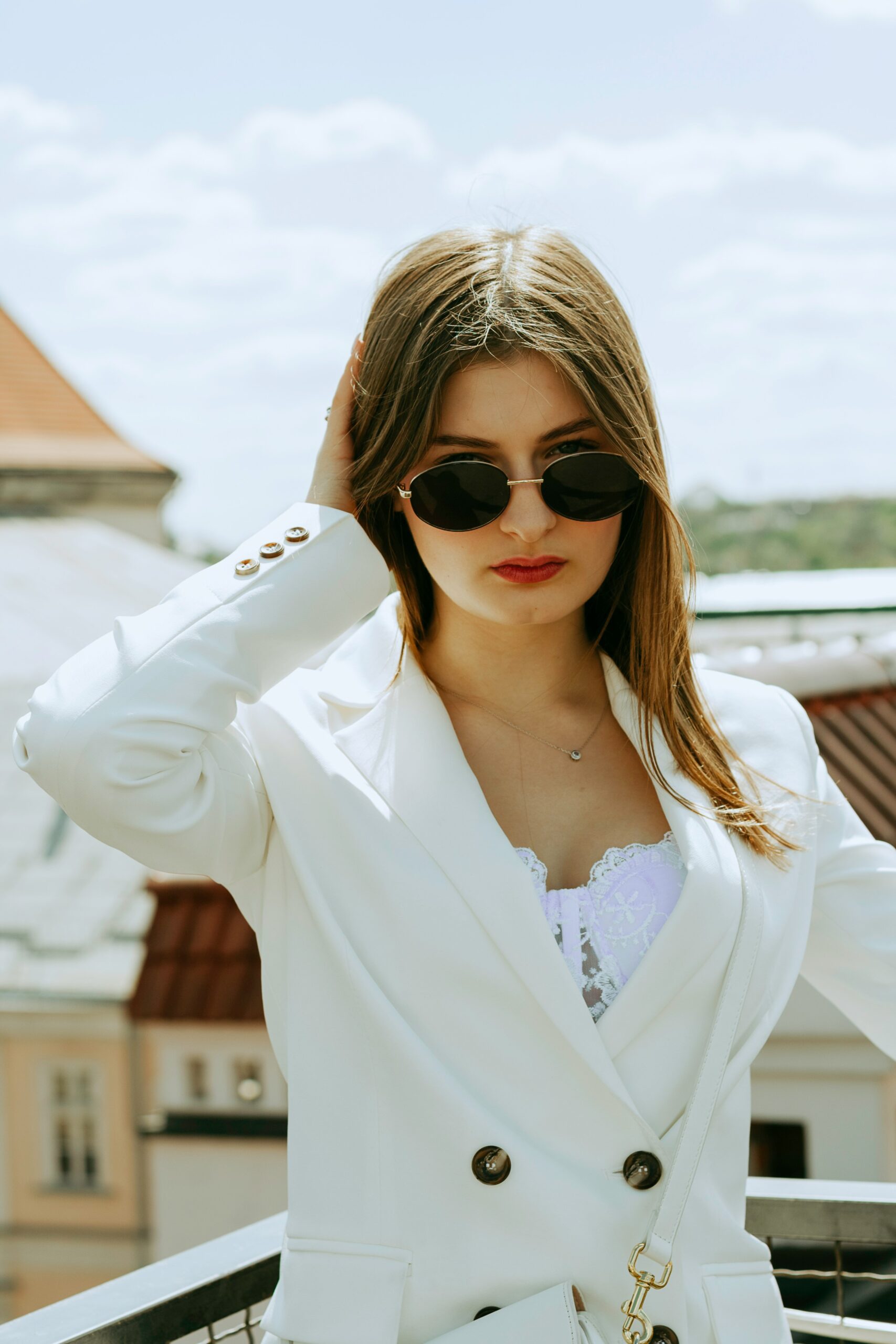 9953772009 Private Companion Services Near The Swarnim Hotel Sector 12