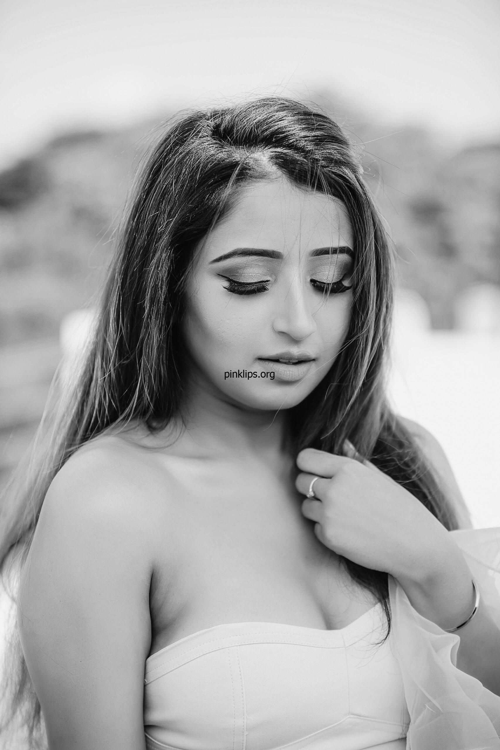 Luxury Escort Service Near Omaxe Mall Ghaziabad 9953772009