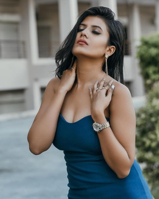 VIP Escorts in Huda City Centre, Gurgaon – 9953772009 Book Real Girls Now