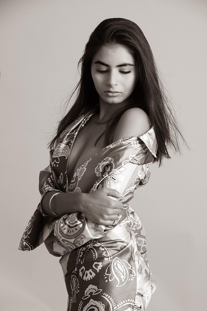 Book VIP Escort Service Near Savoy Suites Noida – 9953772009 Unforgettable Nights Await