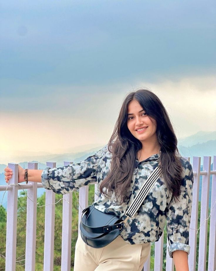 ꧁≽ ☎️9643900018≼꧂Every day Booking ????Call girls in Noida