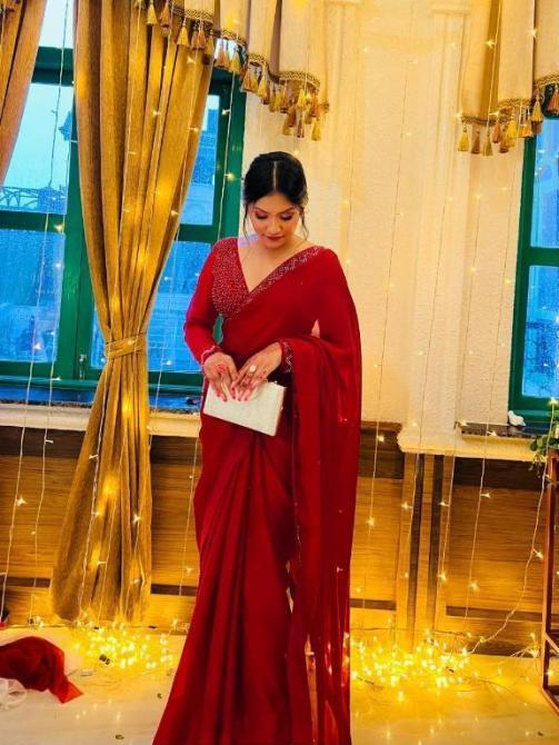 Young Call Girls in ibis New Delhi Aerocity 9211768446 Escort Service