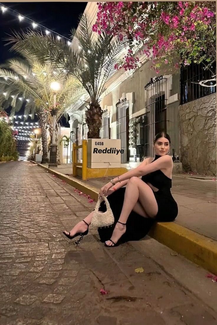 Call Girls in Rajouri Garden Metro ( 8447074457 ) Independent Delhi Escorts