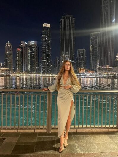 Call Girls in Kaushambi Metro ( 8447074457 ) Independent Delhi Escorts