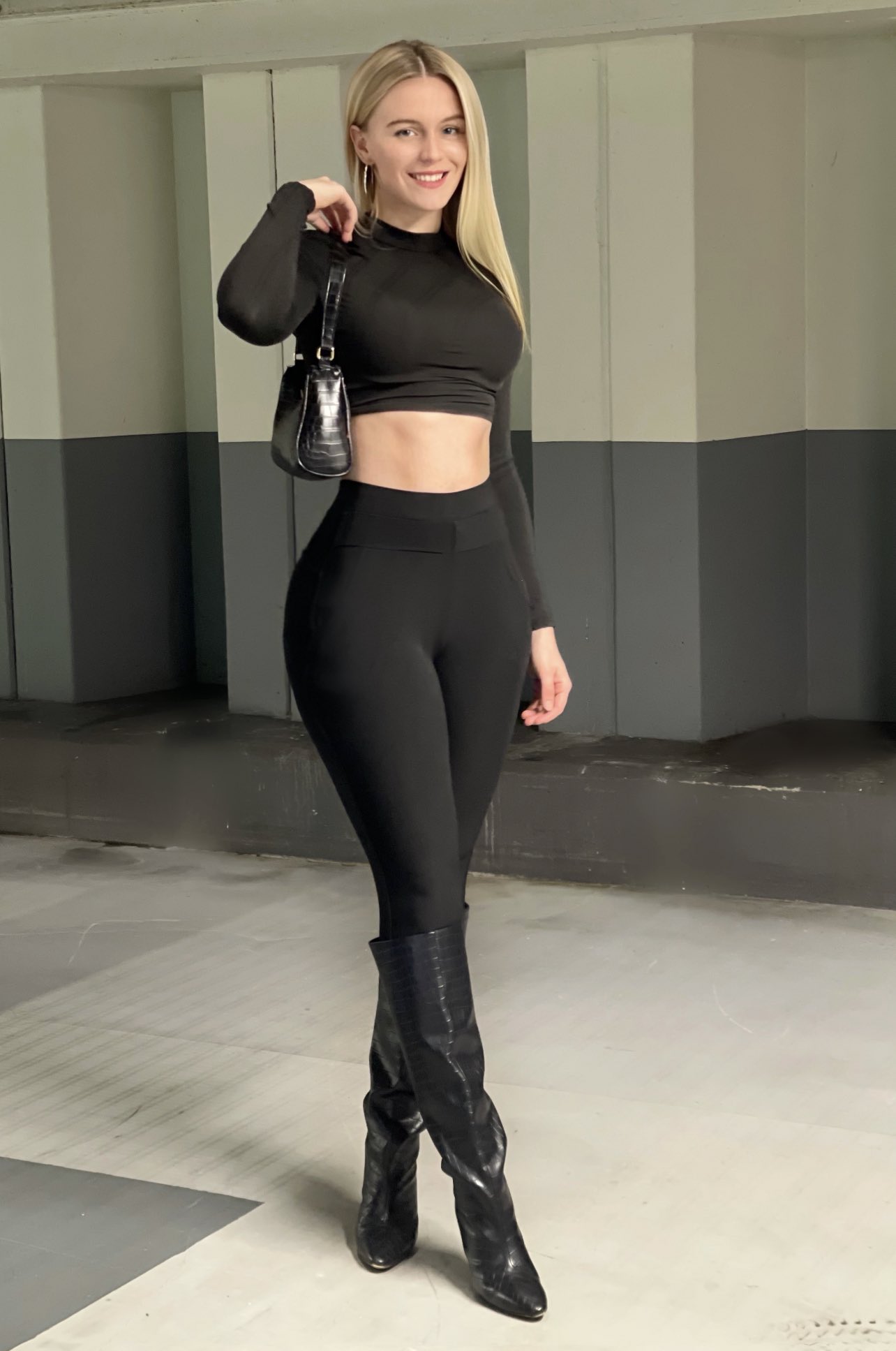 Book Noida Escorts in Atta Market (Noida) Call Girls at Best Rates – 9220592151